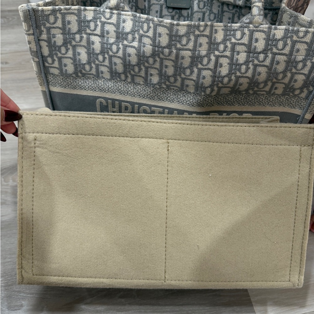 Dior Gray and White Tote Bag - Picture 11 of 11
